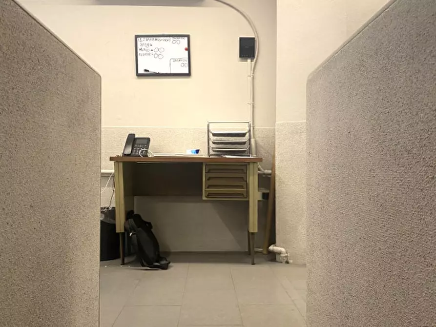 Immagine 16 di Negozio in affitto  in Via Bronzino 1 a Milano