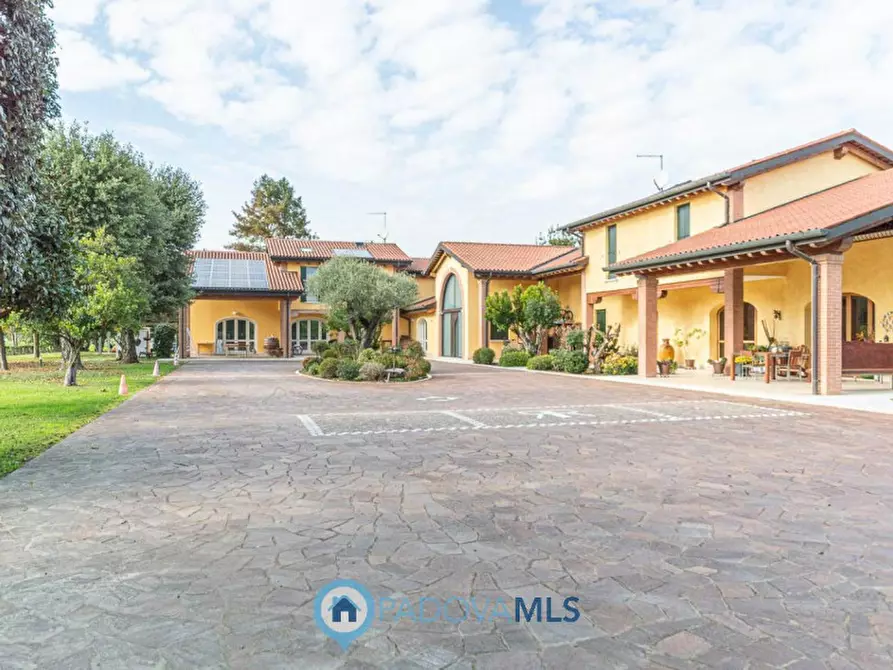 Immagine 1 di Villa in vendita  in Via Nespolaro a Rubano