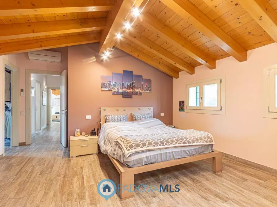 Immagine 10 di Villa in vendita  in Via Nespolaro a Rubano