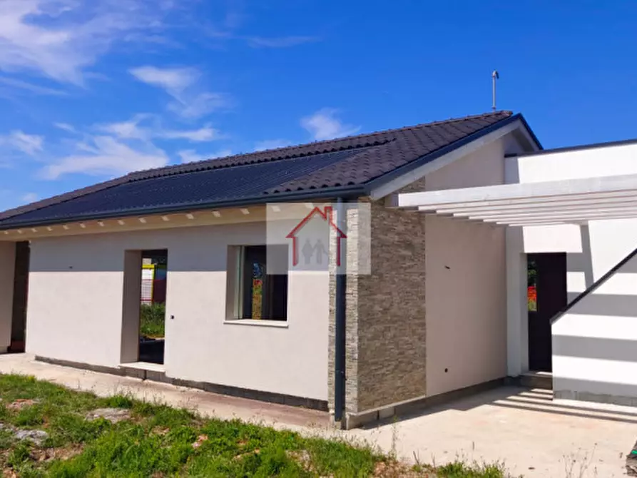 Immagine 3 di Casa bifamiliare in vendita  in Via Nogariole a Giavera Del Montello