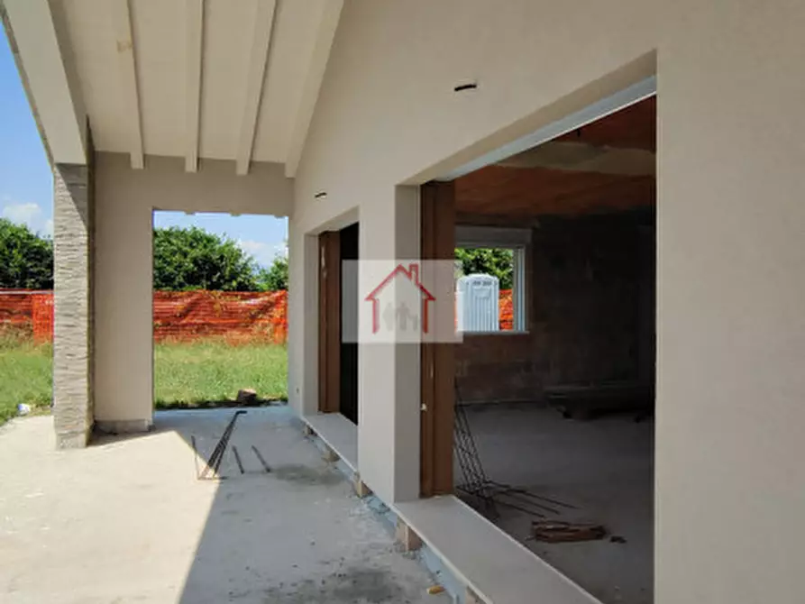 Immagine 4 di Casa bifamiliare in vendita  in Via Nogariole a Giavera Del Montello