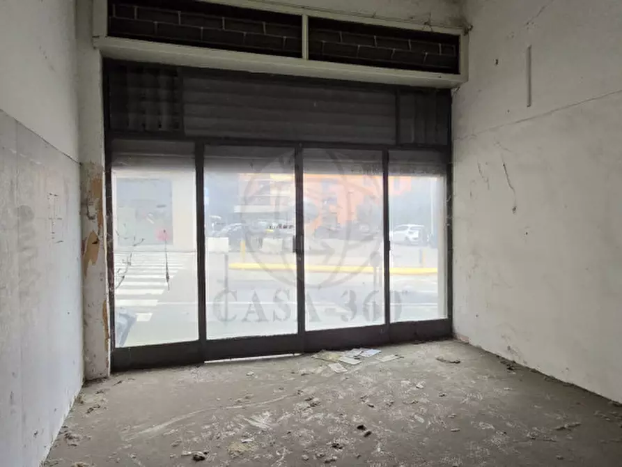Immagine 2 di Negozio in vendita  in Via Pastrengo a Terni