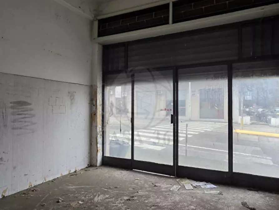 Immagine 3 di Negozio in vendita  in Via Pastrengo a Terni