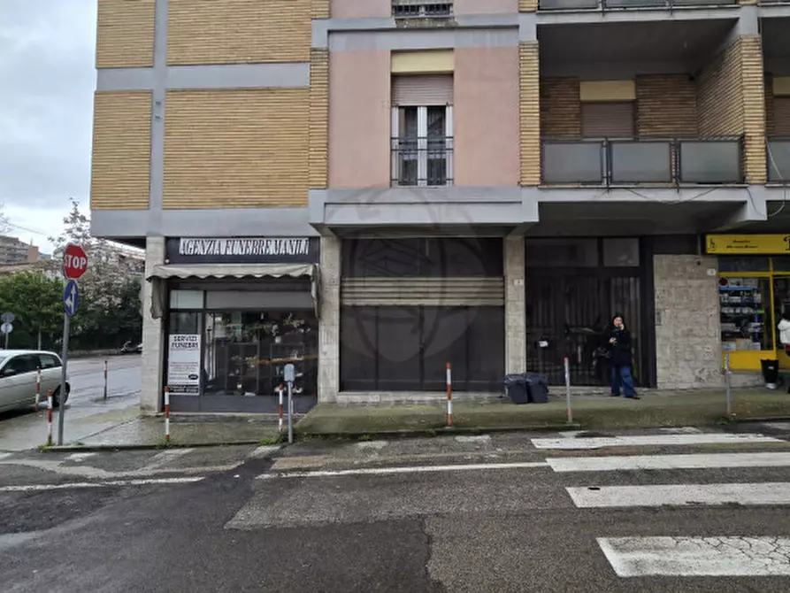 Immagine 8 di Negozio in vendita  in Via Pastrengo a Terni