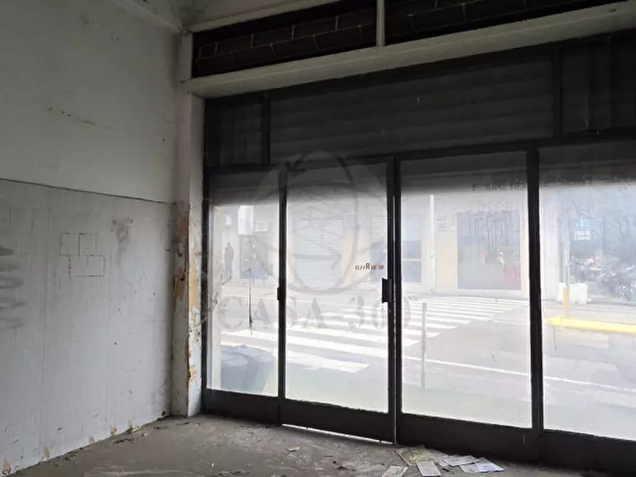 Immagine 10 di Negozio in vendita  in Via Pastrengo a Terni