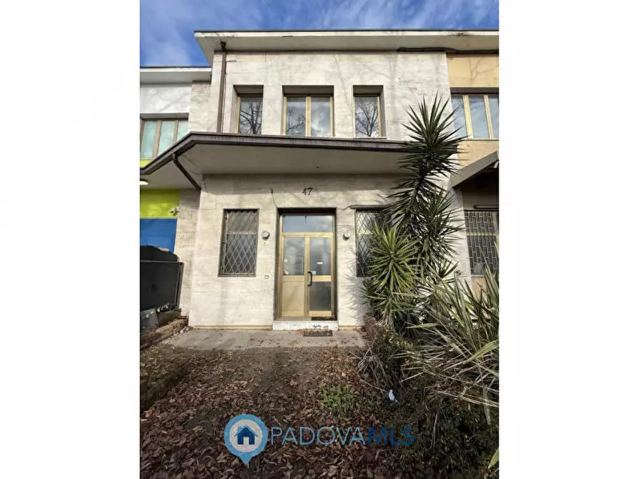 Immagine 1 di Ufficio in vendita  in Via Jacopo Avanzo a Padova