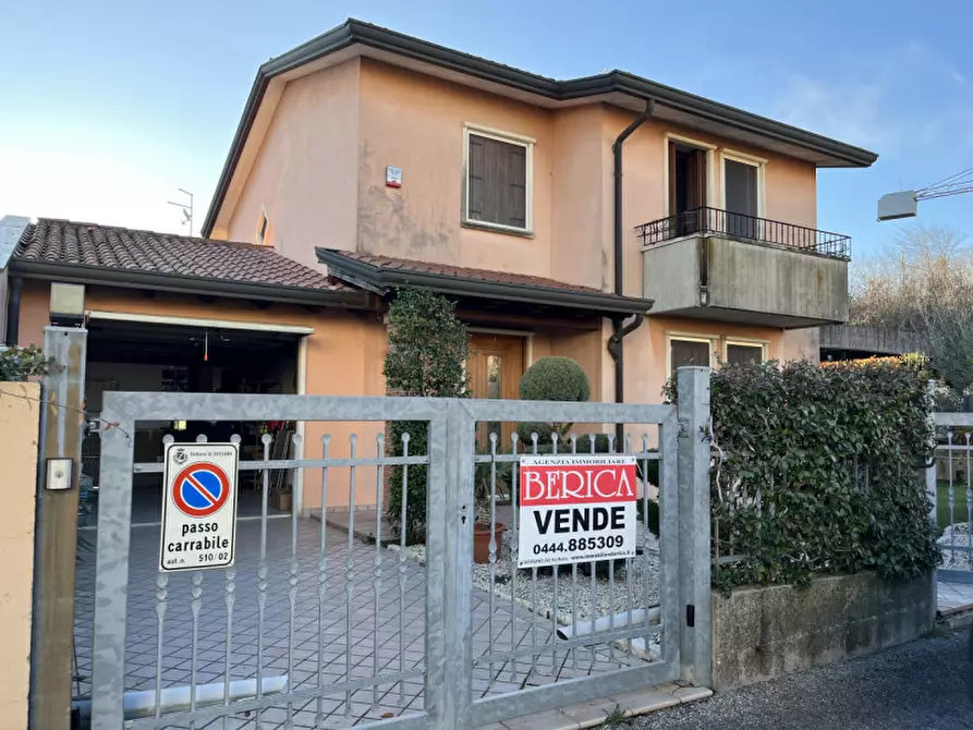 Immagine 1 di Villetta a schiera in vendita  in Via Costa a Sossano