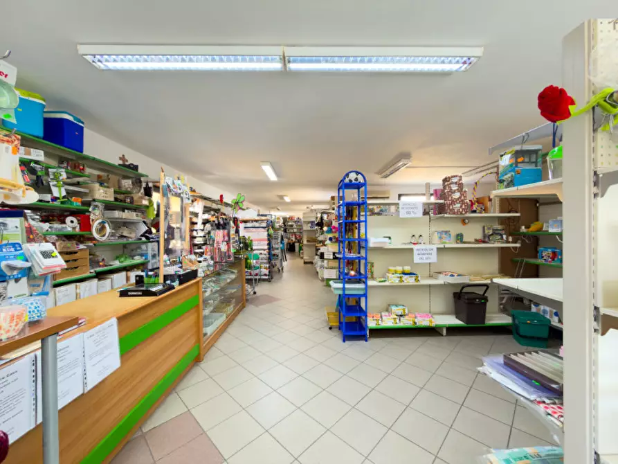 Immagine 4 di Negozio in vendita  in Via Alfonso Lamarmora a Pula