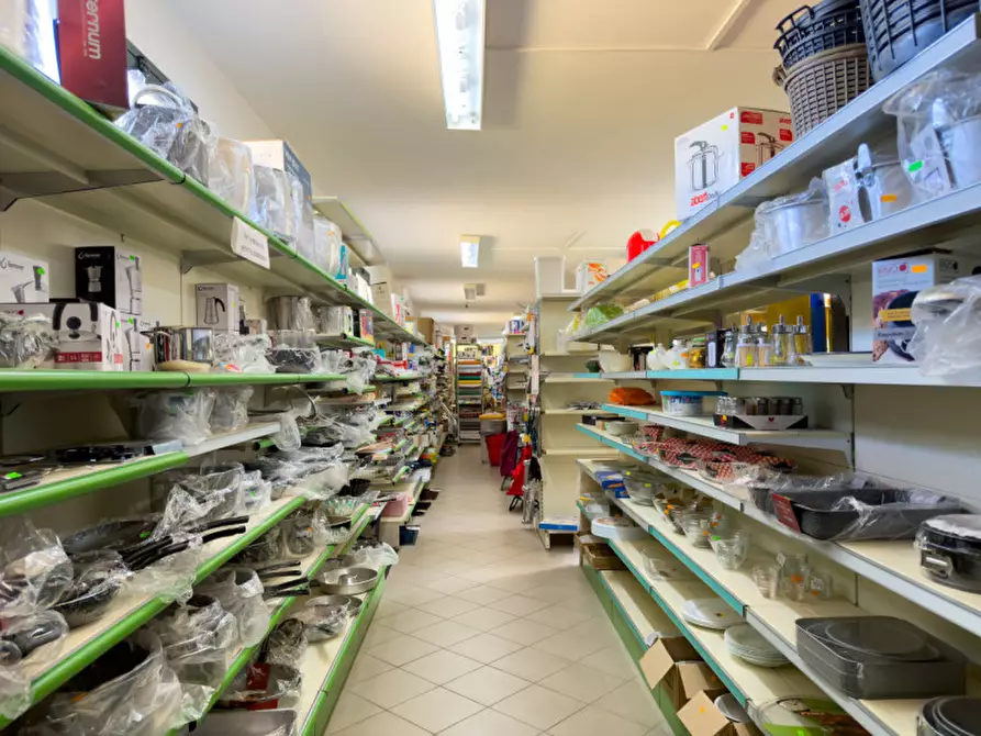 Immagine 8 di Negozio in vendita  in Via Alfonso Lamarmora a Pula