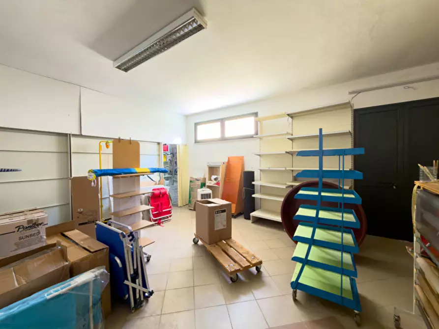 Immagine 9 di Negozio in vendita  in Via Alfonso Lamarmora a Pula