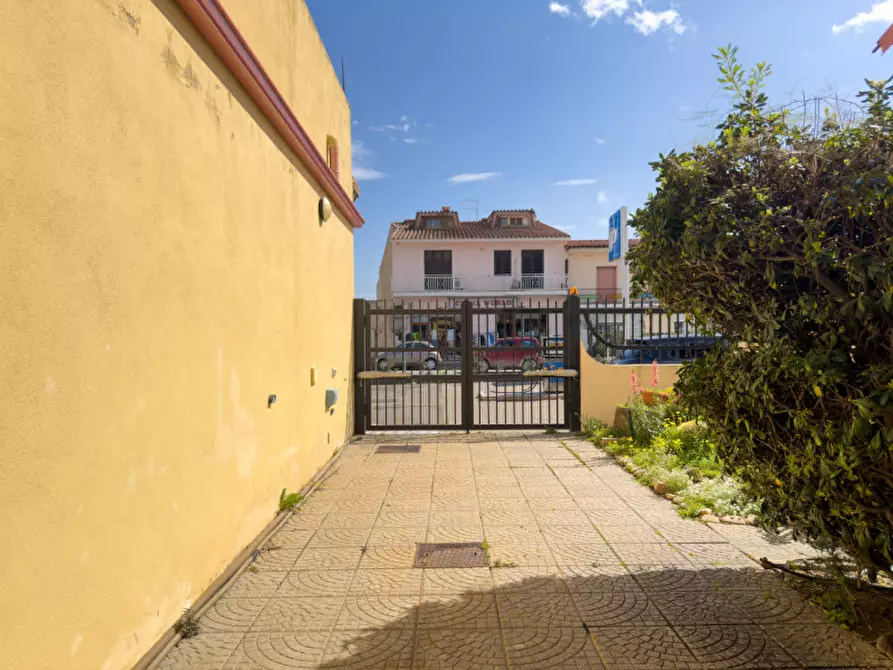 Immagine 12 di Negozio in vendita  in Via Alfonso Lamarmora a Pula