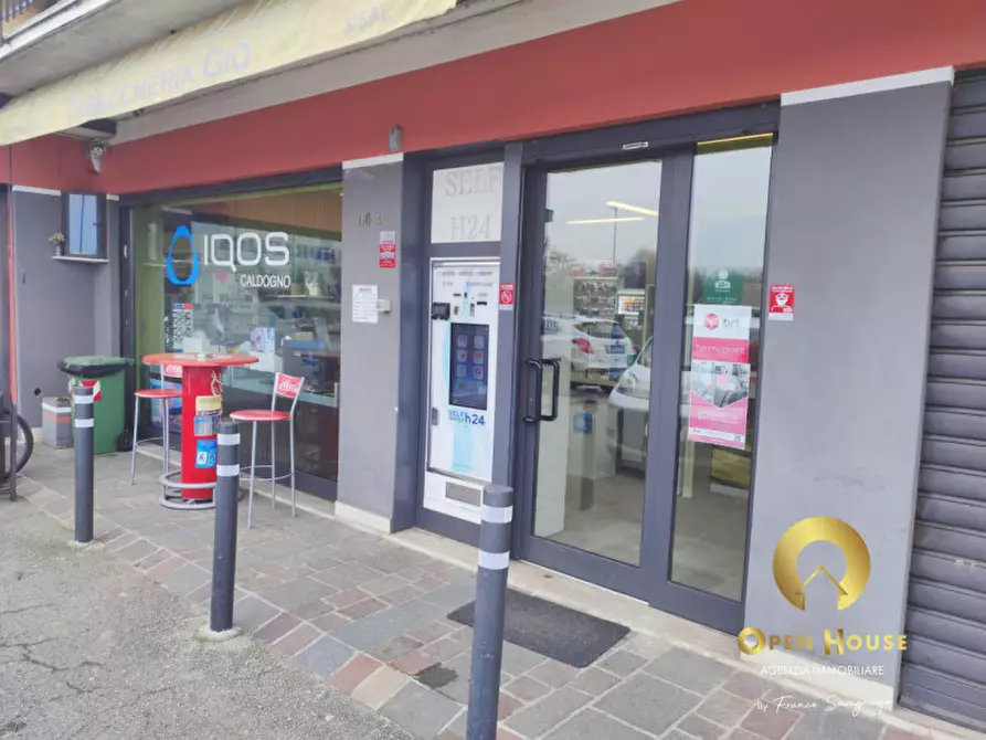 Immagine 1 di Attività commerciale in vendita  in Strada Ponte del Marchese 116 a Caldogno