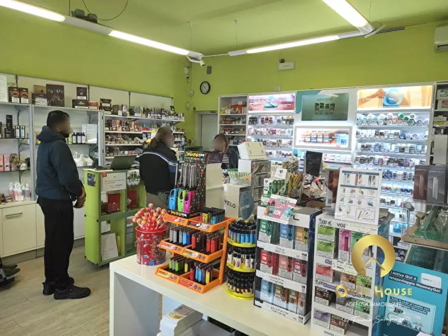 Immagine 1 di Attività commerciale in vendita  in Strada Ponte del Marchese 116 a Caldogno