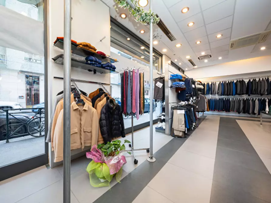 Immagine 1 di Negozio in affitto  in Via Tunisi 54 a Torino