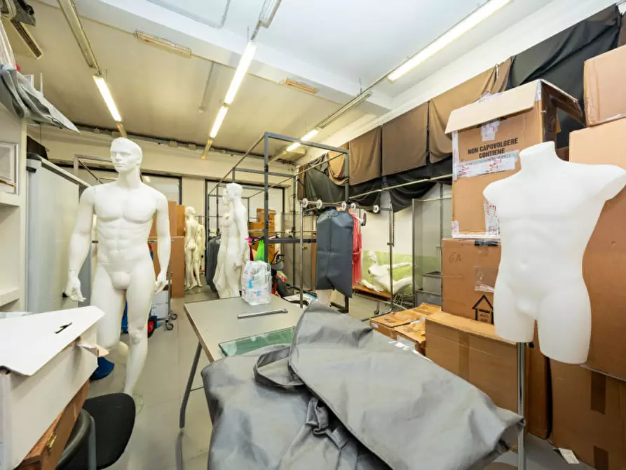 Immagine 8 di Negozio in affitto  in Via Tunisi 54 a Torino