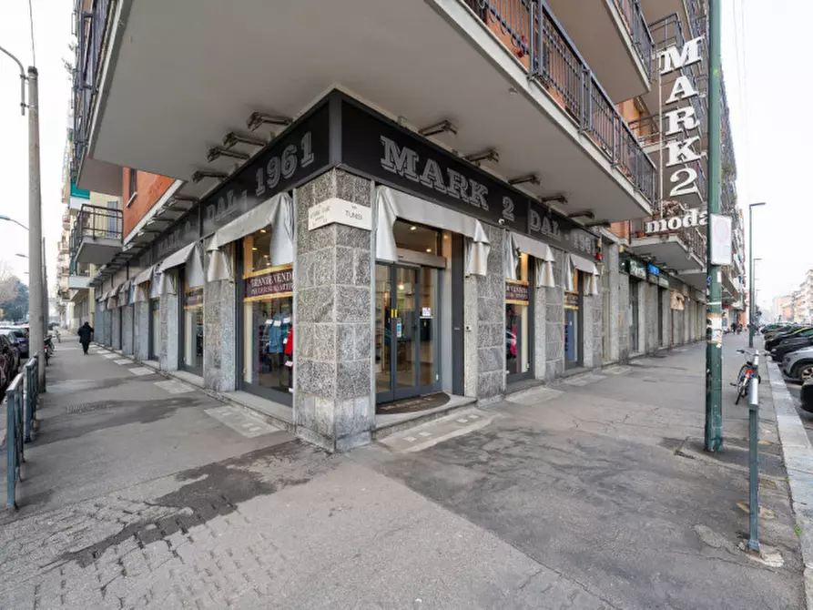 Immagine 28 di Negozio in affitto  in Via Tunisi 54 a Torino