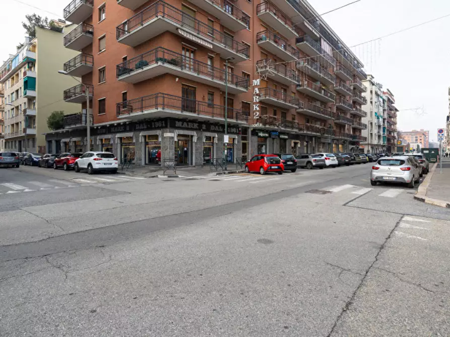 Immagine 29 di Negozio in affitto  in Via Tunisi 54 a Torino