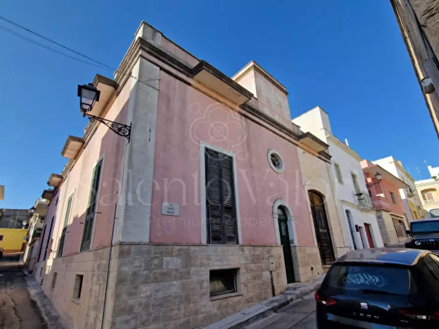 Immagine 1 di Villa in vendita  in Via Giardino Contursi 14 a Parabita