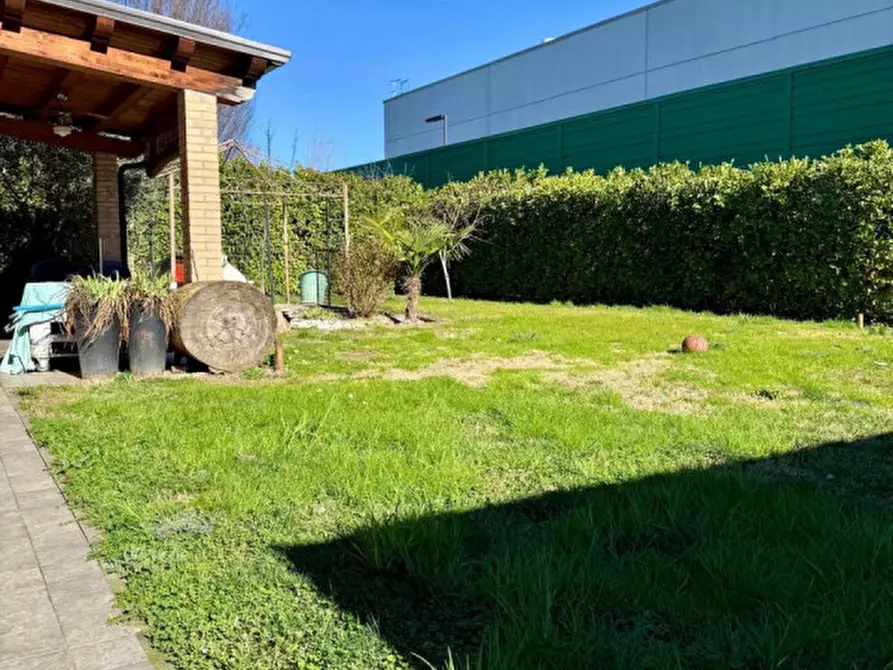 Immagine 14 di Villa in vendita  in Via Ugozzolo, 111 a Parma