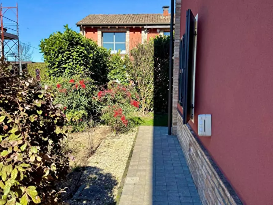Immagine 17 di Villa in vendita  in Via Ugozzolo, 111 a Parma
