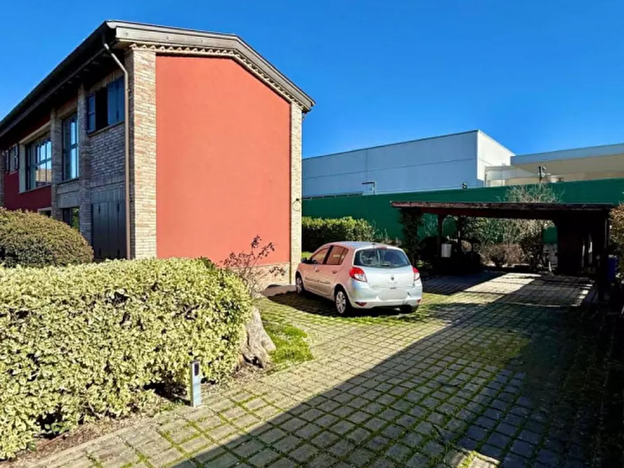 Immagine 22 di Villa in vendita  in Via Ugozzolo, 111 a Parma