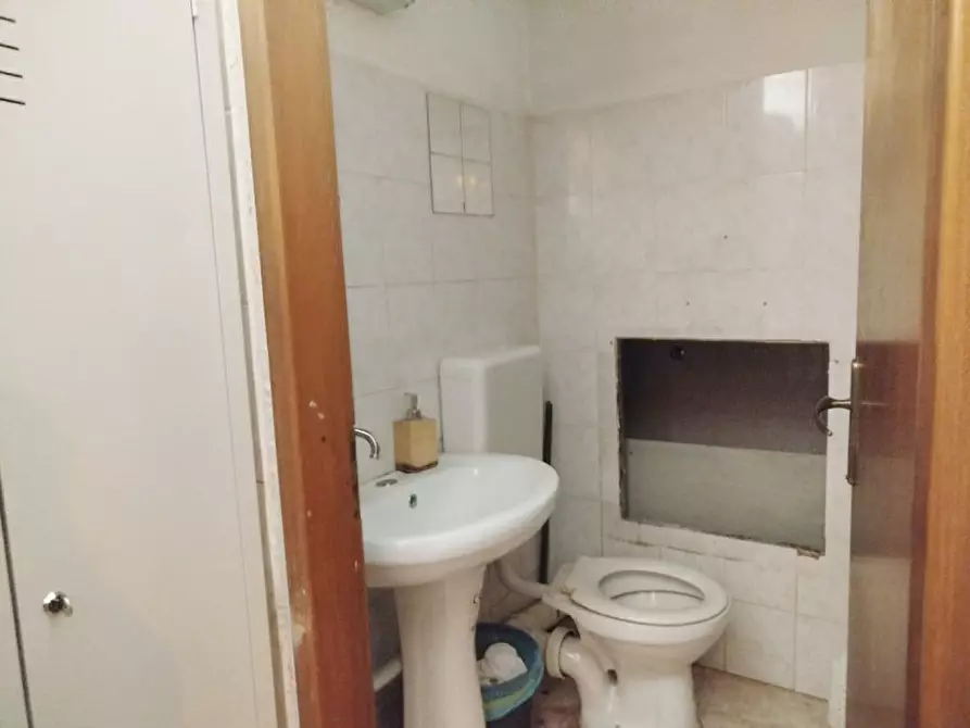 Immagine 11 di Negozio in vendita  in Via Luigi Cibrario 9 a Torino