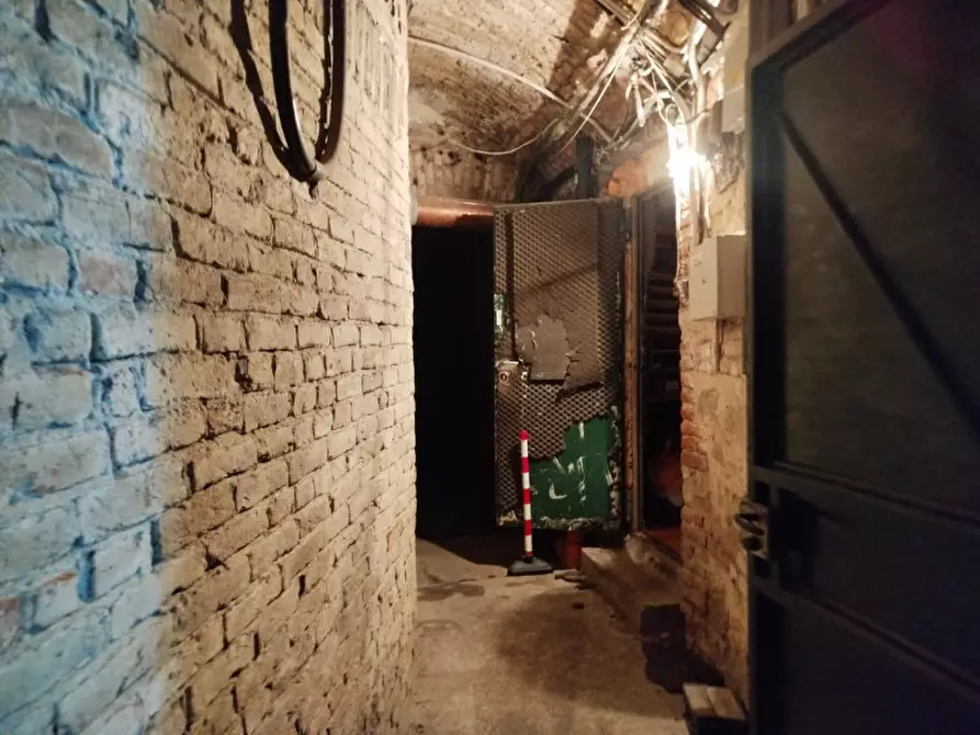 Immagine 12 di Negozio in vendita  in Via Luigi Cibrario 9 a Torino