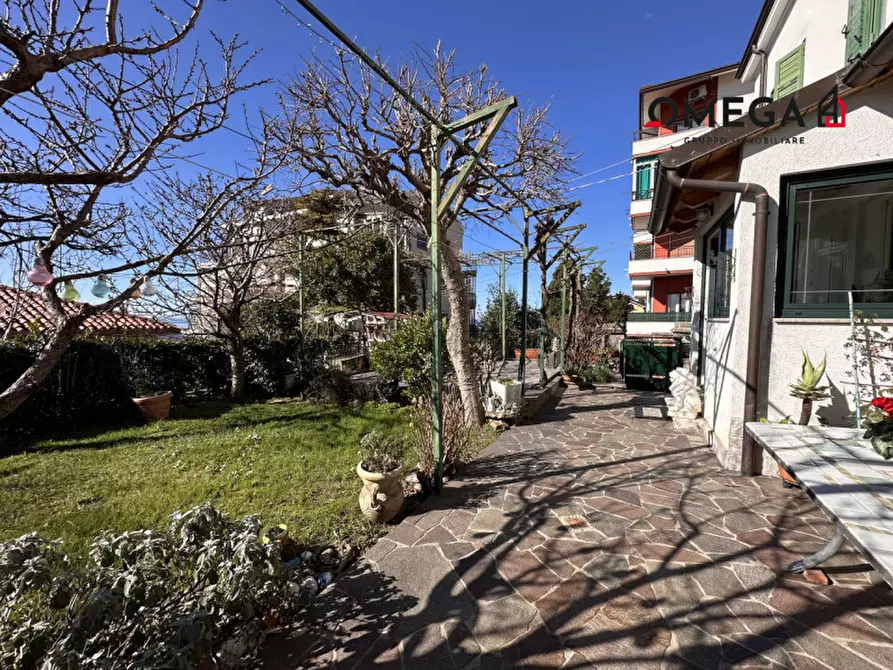 Immagine 17 di Villa in vendita  in Via dell'Eremo 110 a Trieste