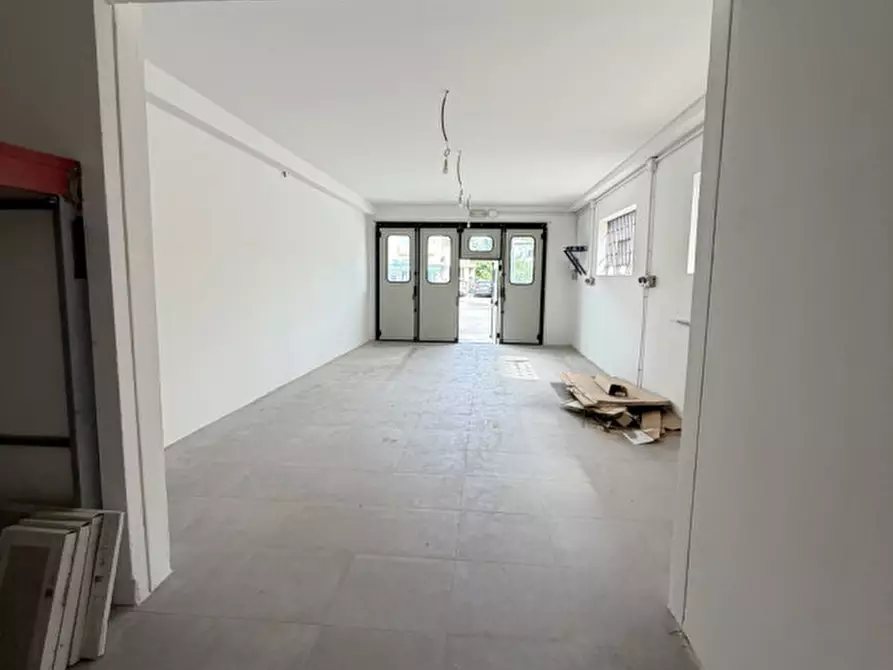 Immagine 6 di Magazzino in vendita  a Padova