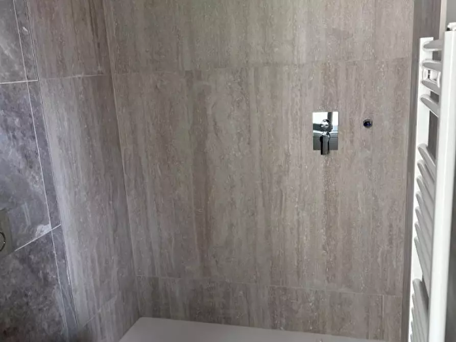 Immagine 5 di Appartamento in vendita  in VIA GASPERI a Firenze