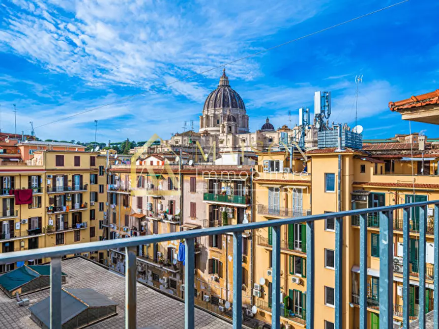 Immagine 1 di Appartamento in vendita  in Via delle Fornaci a Roma
