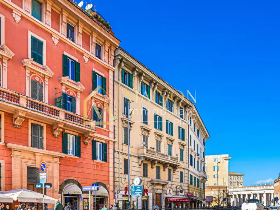 Immagine 3 di Appartamento in vendita  in Via delle Fornaci a Roma