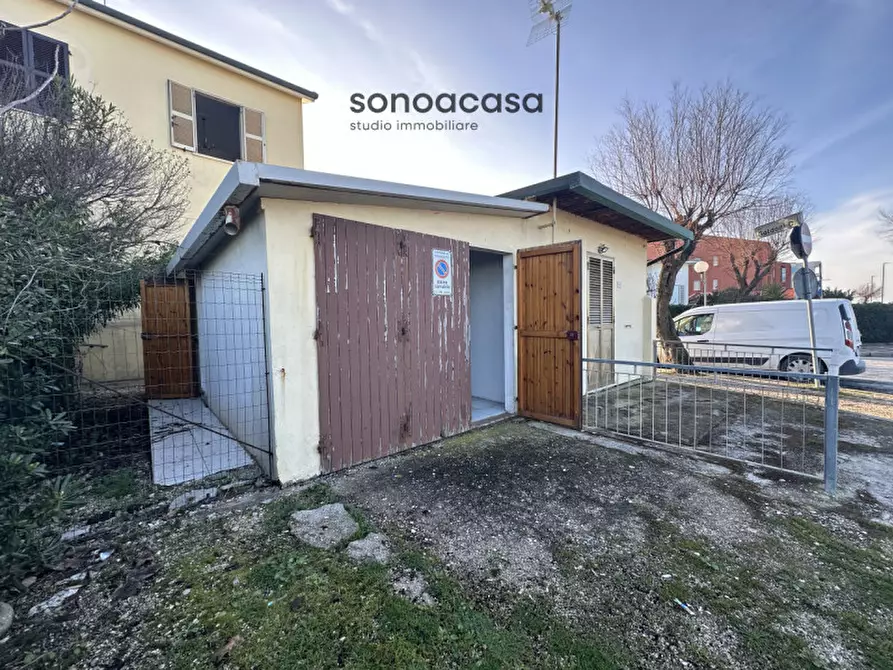 Immagine 21 di Appartamento in vendita  in Viale Giosuè Carducci, 181 a Mondolfo