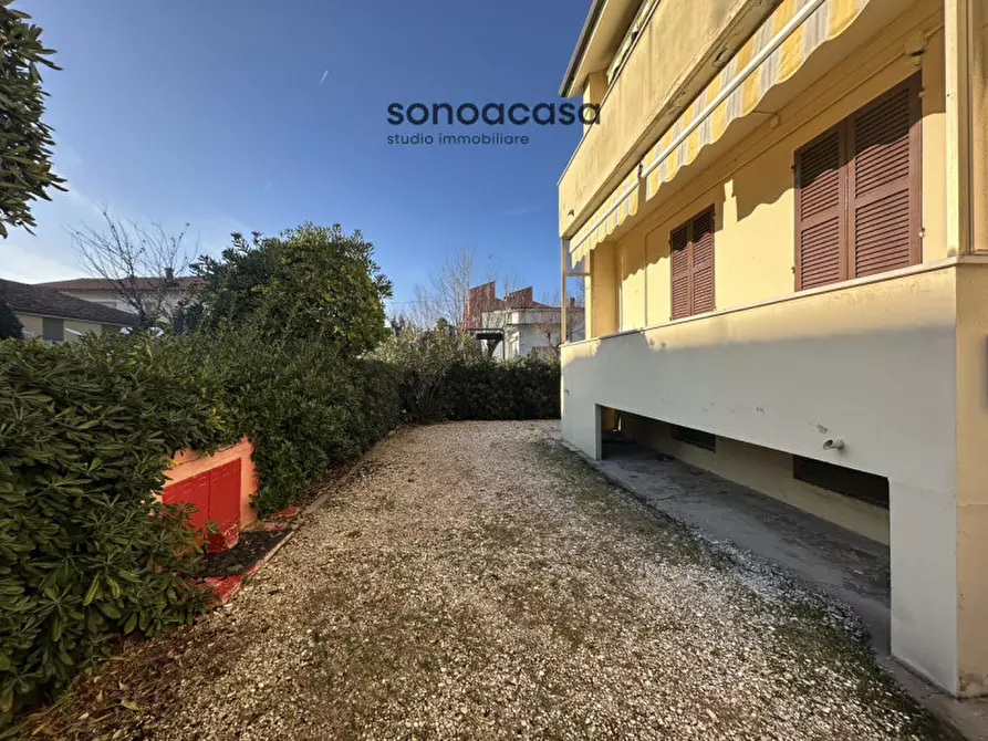 Immagine 25 di Appartamento in vendita  in Viale Giosuè Carducci, 181 a Mondolfo