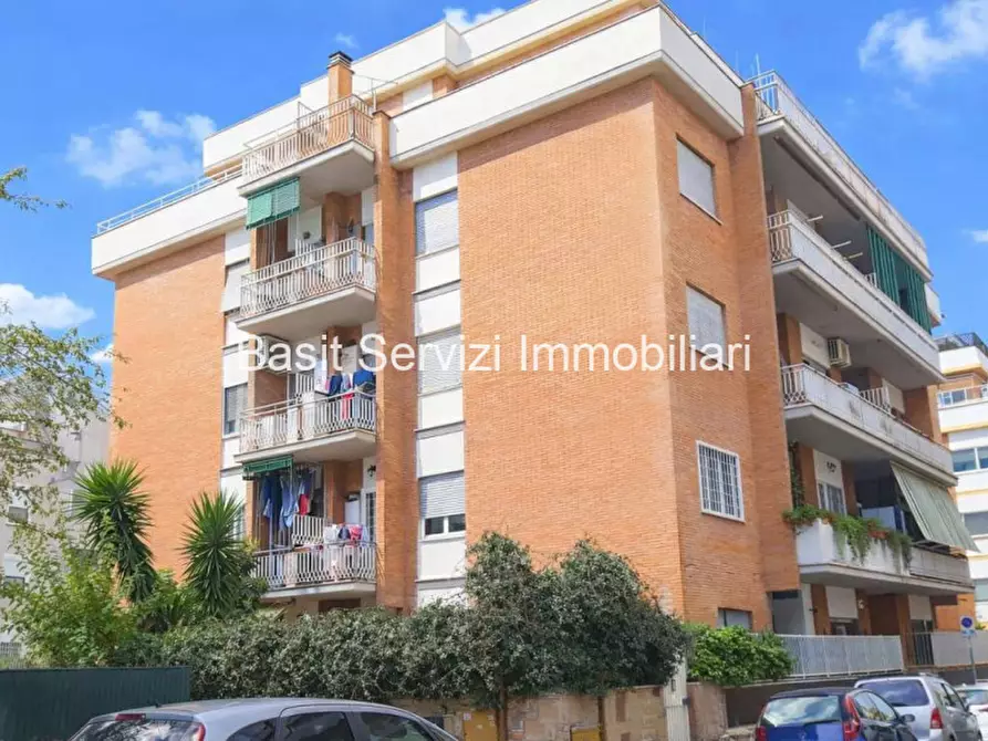Immagine 2 di Appartamento in vendita  in Via Vincenzo Vela a Roma