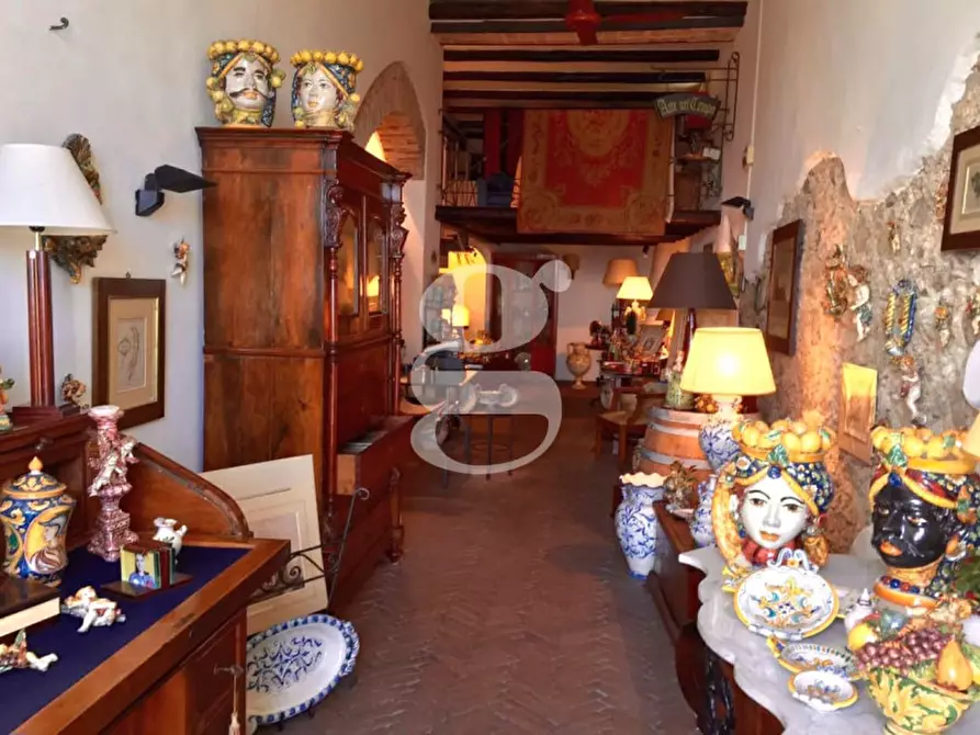 Immagine 4 di Negozio in vendita  in VIA LUNGOMARE GARIBALDI a Milazzo