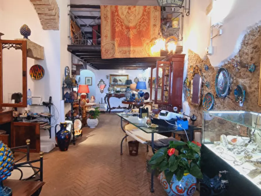 Immagine 14 di Negozio in vendita  in VIA LUNGOMARE GARIBALDI a Milazzo