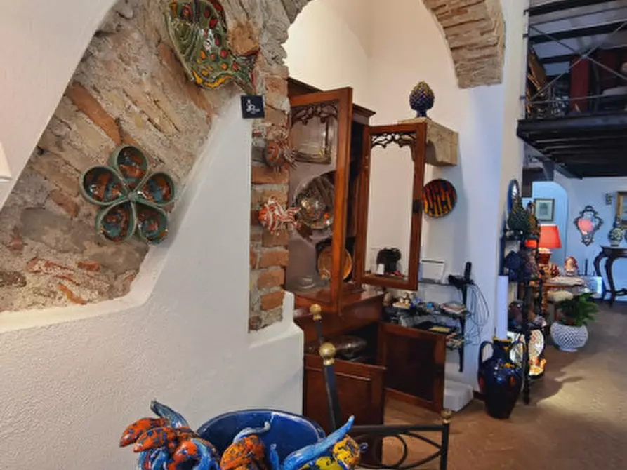 Immagine 18 di Negozio in vendita  in VIA LUNGOMARE GARIBALDI a Milazzo