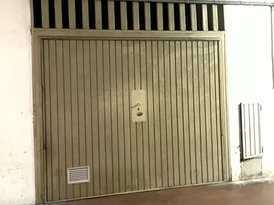 Immagine 1 di Garage in vendita  in tribunale a Bolzano