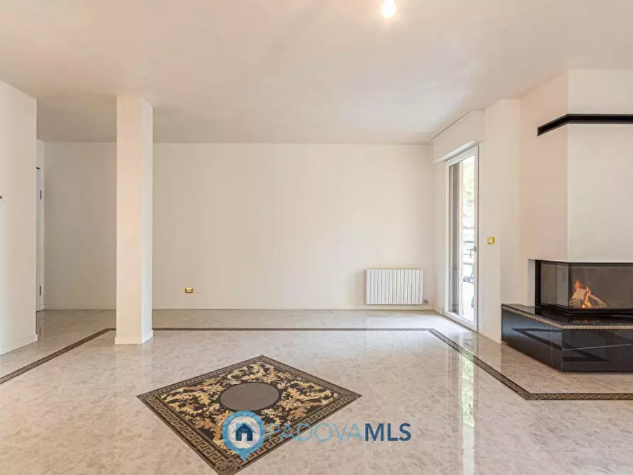 Immagine 1 di Appartamento in vendita  in Via Andrea Previtali a Abano Terme