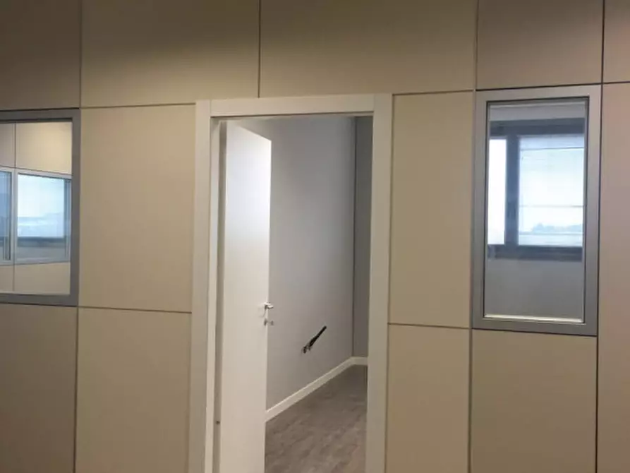 Immagine 3 di Ufficio in vendita  in Via Zamenhof, 22 a Vicenza