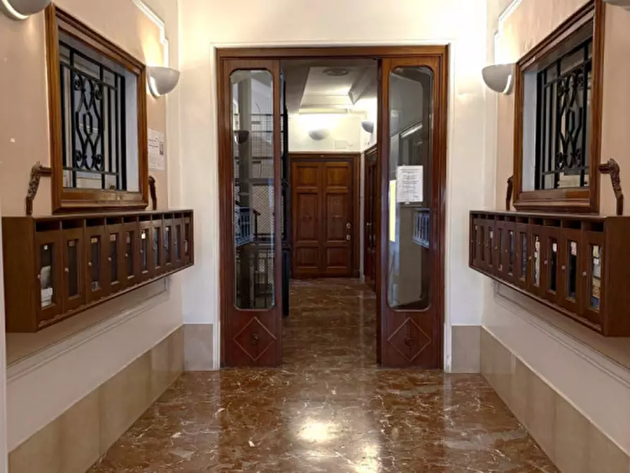 Immagine 5 di Appartamento in vendita  in Via Lorenzo il Magnifico a Roma