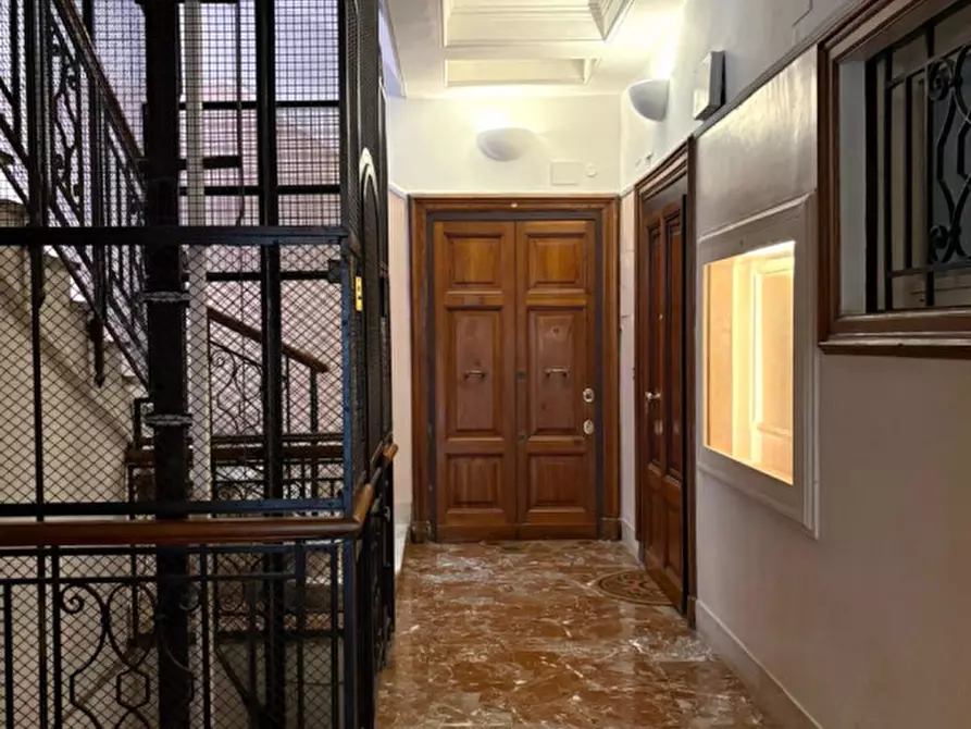 Immagine 6 di Appartamento in vendita  in Via Lorenzo il Magnifico a Roma