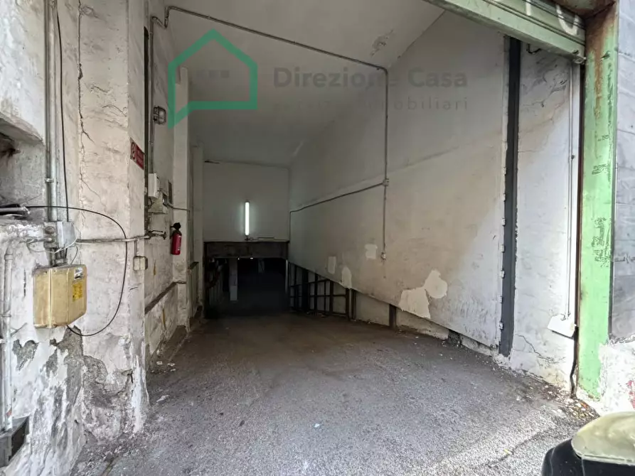 Immagine 4 di Garage in vendita  in via g.f. pinto, 43 a Napoli