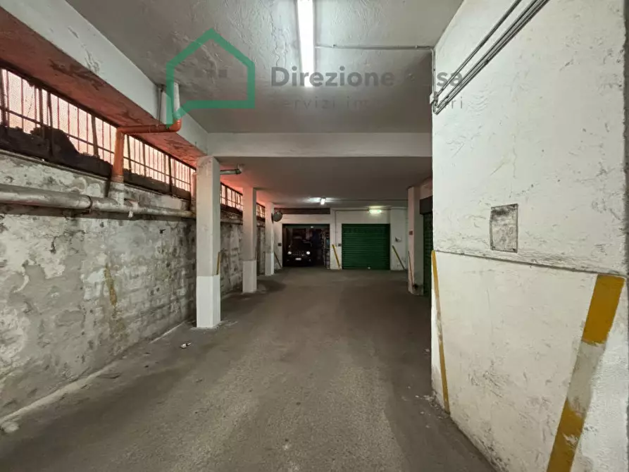 Immagine 5 di Garage in vendita  in via g.f. pinto, 43 a Napoli