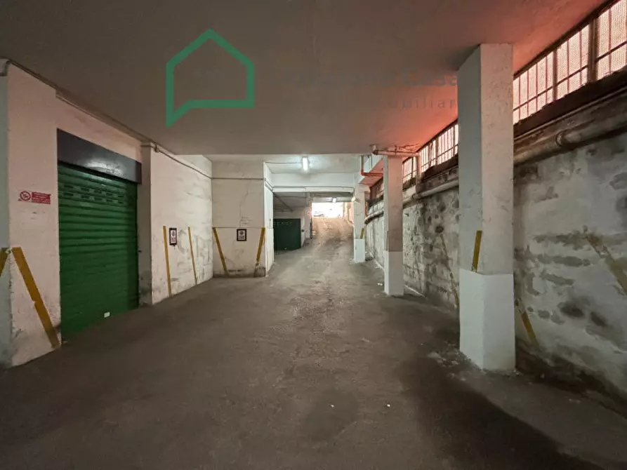 Immagine 7 di Garage in vendita  in via g.f. pinto, 43 a Napoli