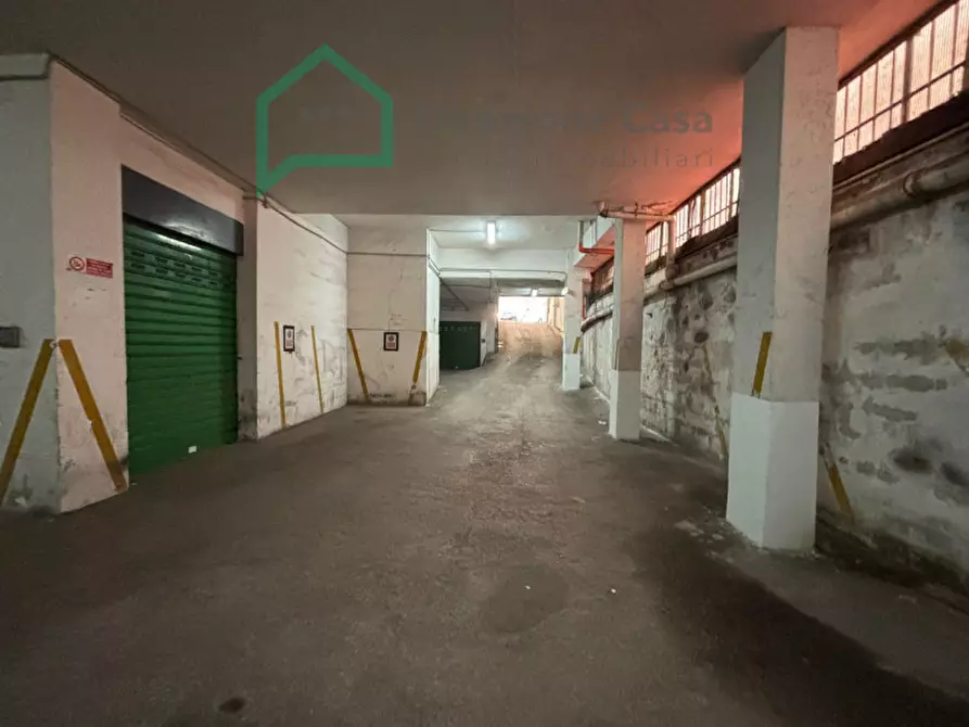 Immagine 9 di Garage in vendita  in via g.f. pinto, 43 a Napoli