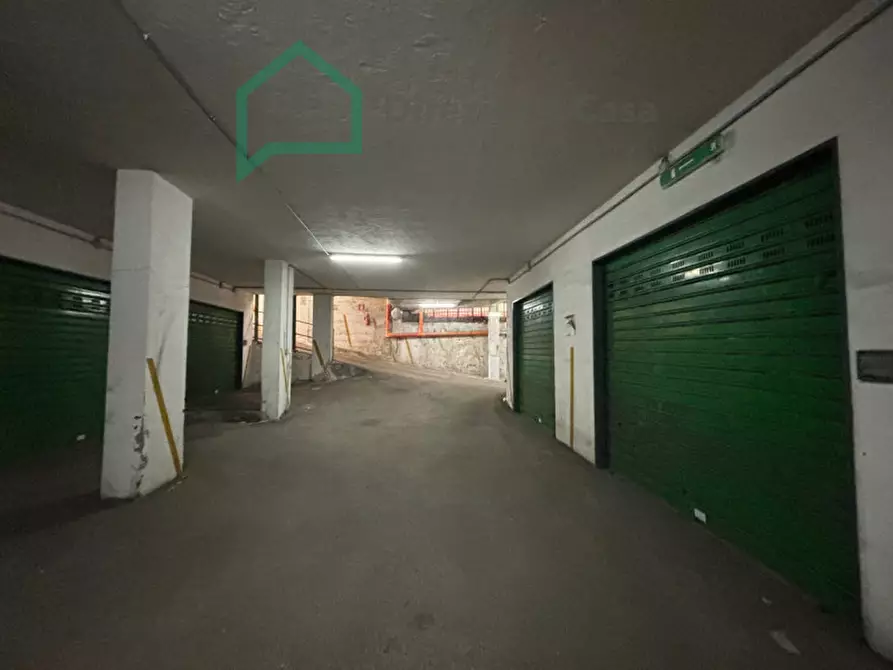 Immagine 10 di Garage in vendita  in via g.f. pinto, 43 a Napoli