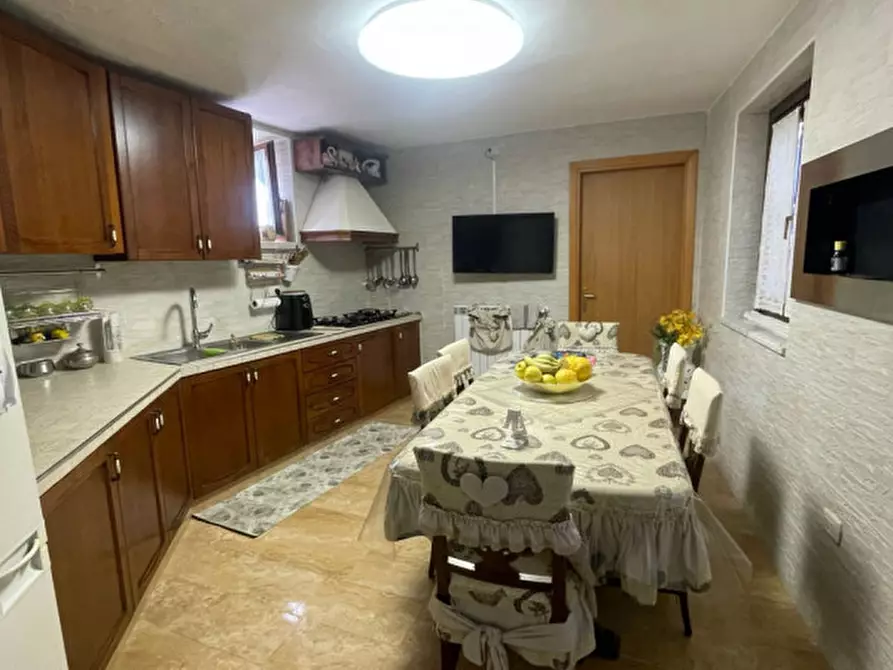 Immagine 10 di Appartamento in vendita  in Via Vittorio Emanuele Terzo a Tramutola