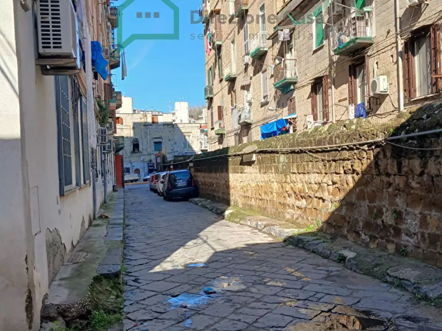 Immagine 1 di Attività commerciale in vendita  in Calata Capodichino a Napoli